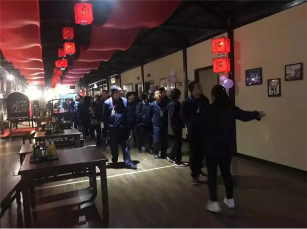 雙十一_酒_任性！全場(chǎng)半價(jià)，西安這家店也是拼了！211.jpg
